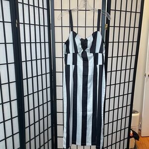 Chic Striped Midi Dress in Black and White